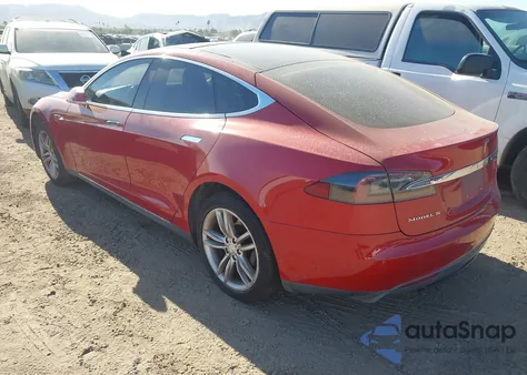 2015 Tesla Model S из США, поврежденный, VIN 5YJSA1H1XFFP75800